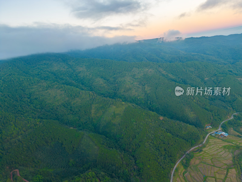 航拍郊外的山脉自然风光