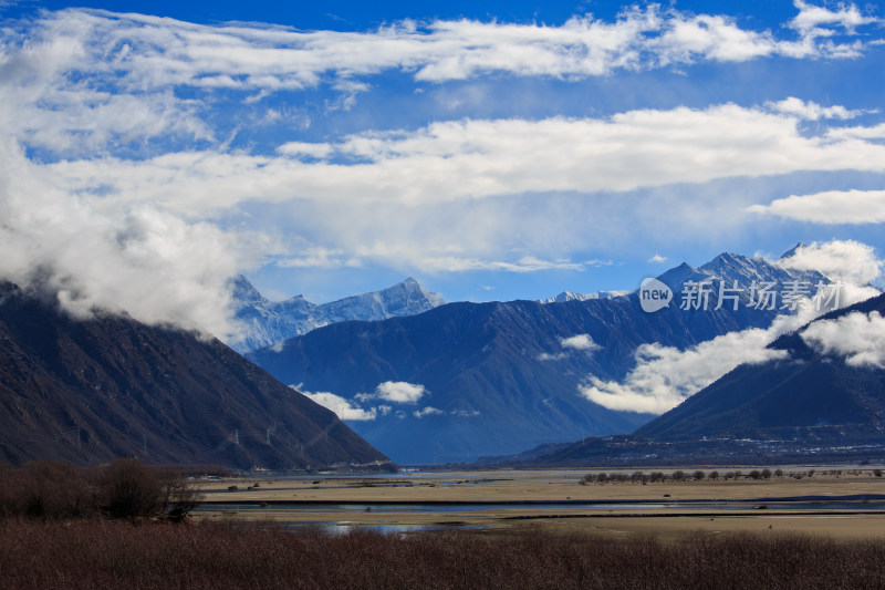 中国西藏林芝雅鲁藏布江苯日神山旅游区