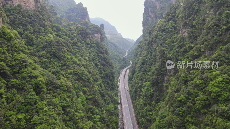 航拍湖南张家界百丈峡唯美公路