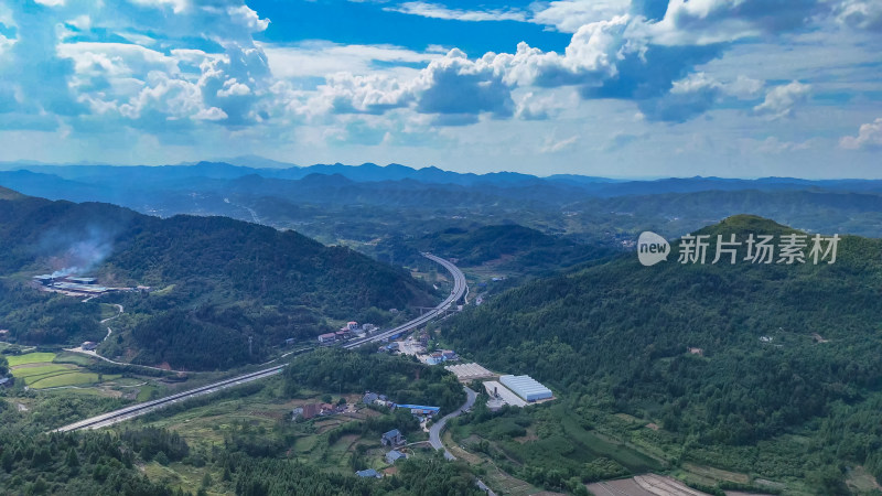 丘陵山川农田山脉航拍图