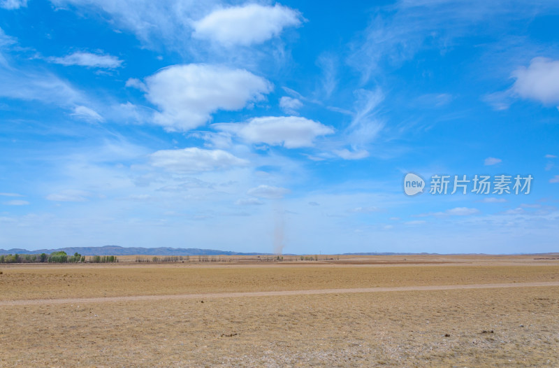 内蒙古巴彦淖尔温根塔拉旅游景区草原龙卷风