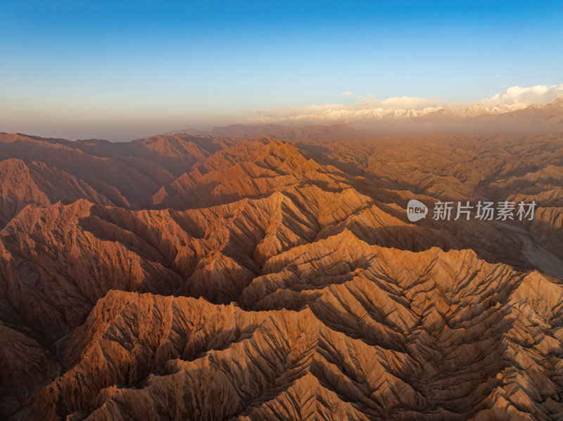 新疆南疆阿克苏温宿大峡谷天山托木尔峰航拍