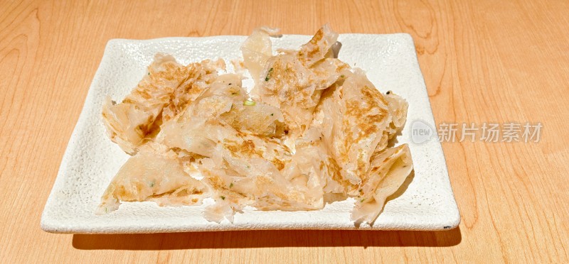 盘子里的葱油饼