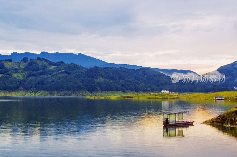 风景湖泊雅女湖