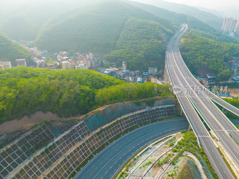 航拍景洪市城市天际线与高架桥交通