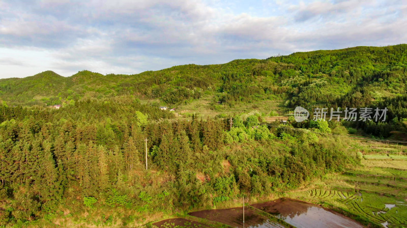 连绵起伏山川风景