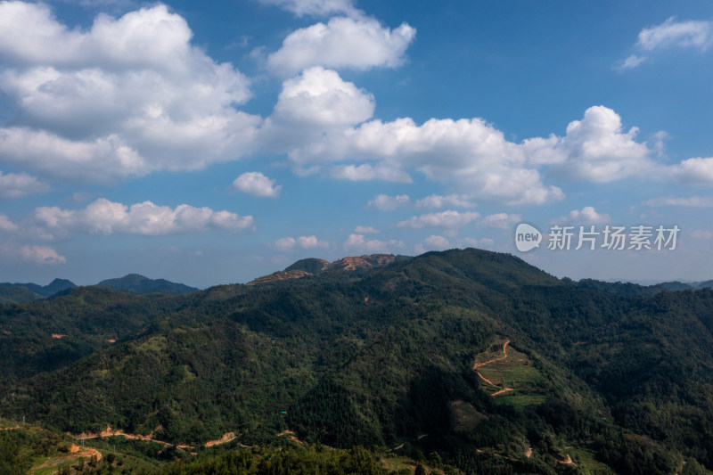 山脉 山峰 山峦 云雾缭绕的山峰