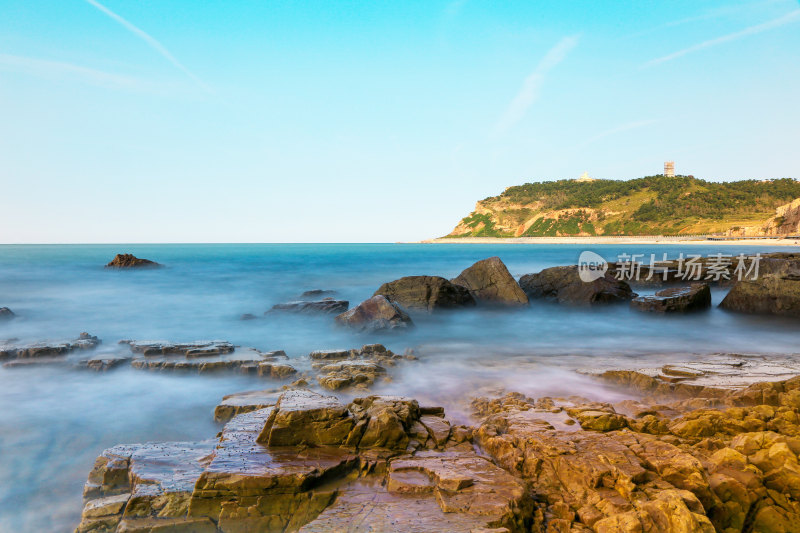 海边礁石风景