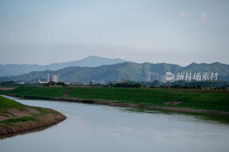 河流堤坝风景