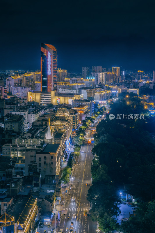 广西柳州市驾鹤路城市道路交通夜景