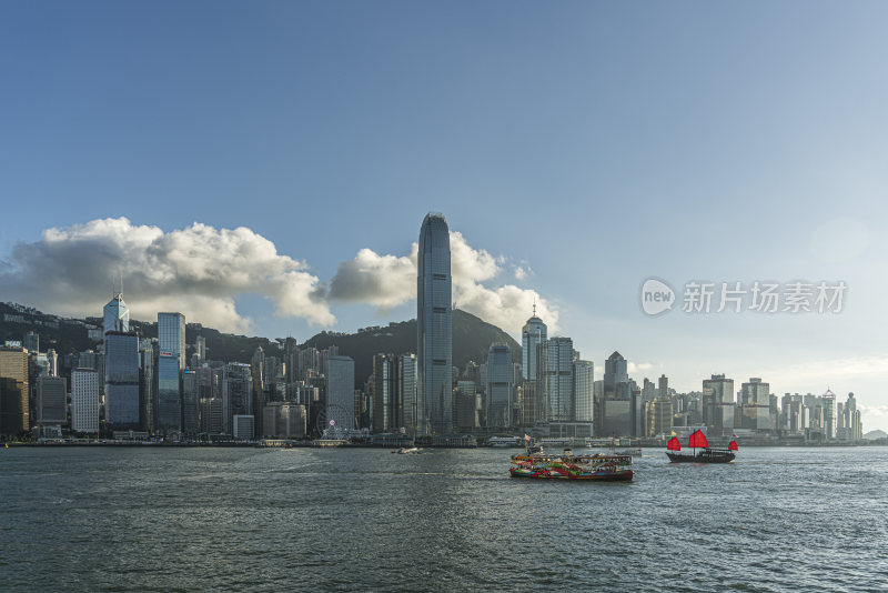 香港维多利亚港城市天际线的壮观景象