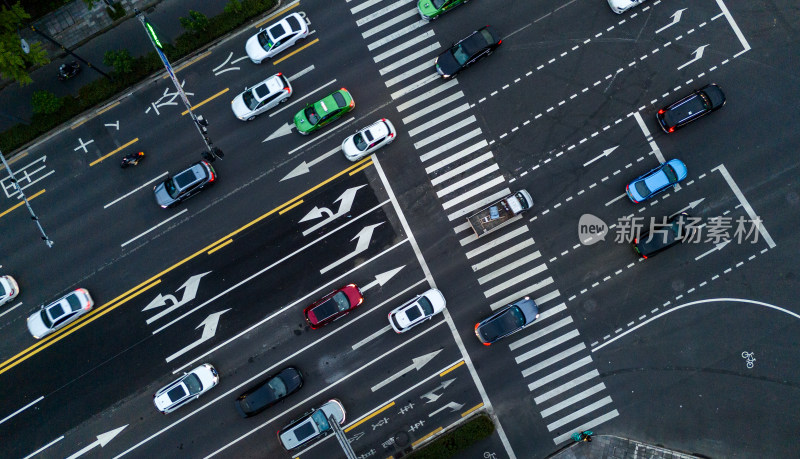 井然有序的十字路口