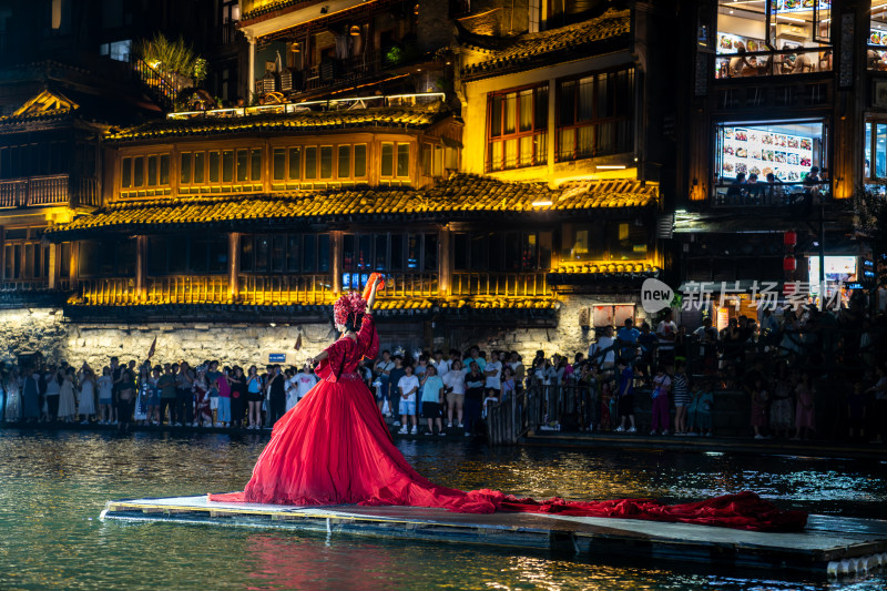 中国湖南湘西凤凰古城的夜景