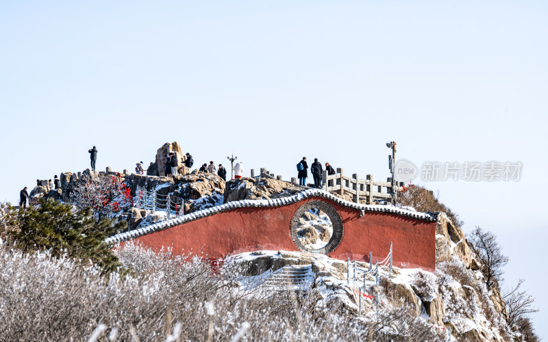 春雪后的泰安泰山风景区自然风光景点景观