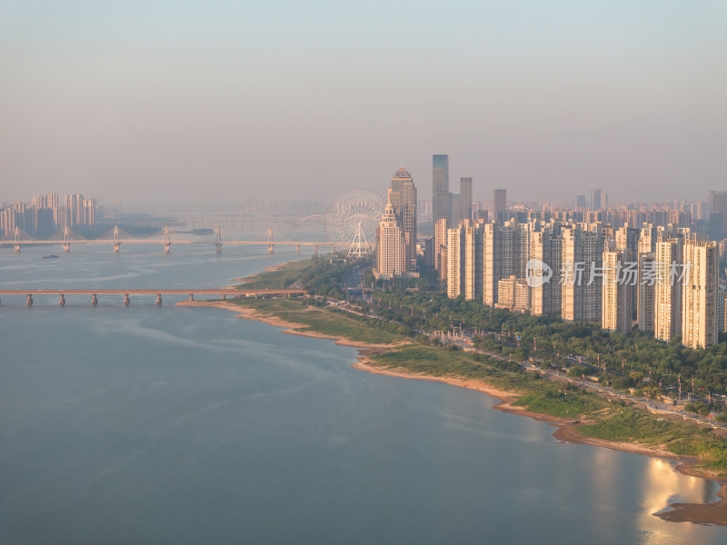 江西南昌红谷滩新区秋水广场夜晚日出航拍