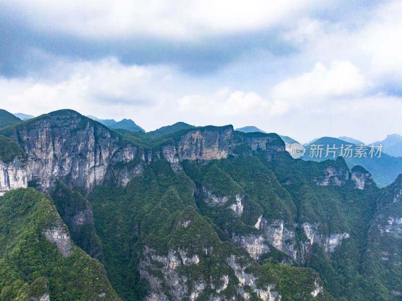 湖南张家界奇秀山峰航拍图