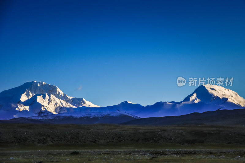 日喀则雪山高原自然风景