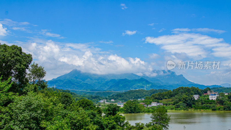 山峦湖泊田园风光