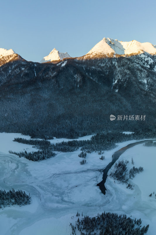 新疆北疆阿勒泰喀纳斯冬季雪景童话世界航拍