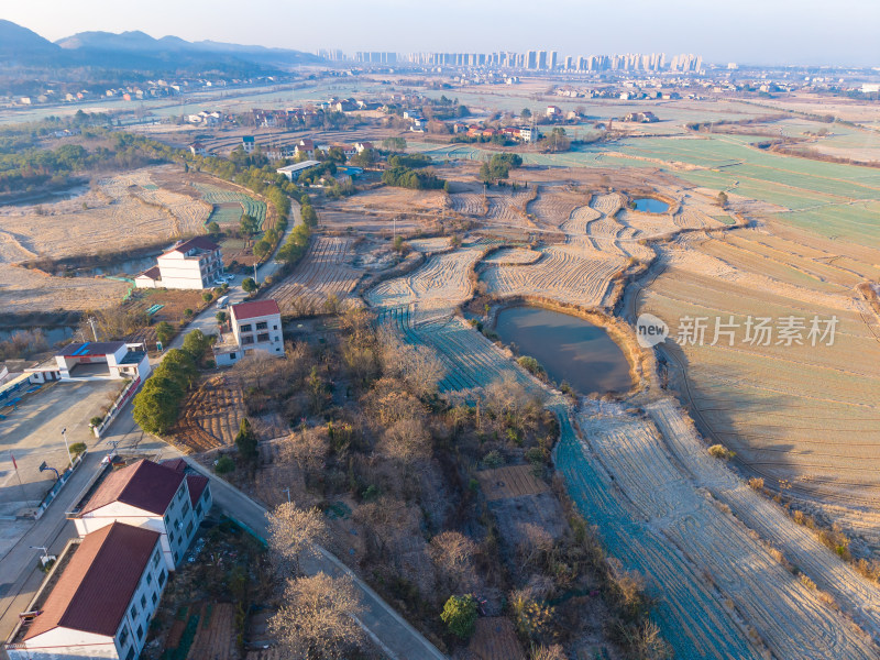 乡村住宅河流田野航拍全景