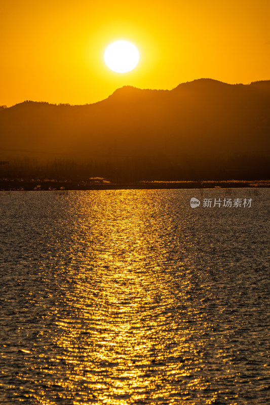 山东济宁邹城孟子湖黄昏日落景观