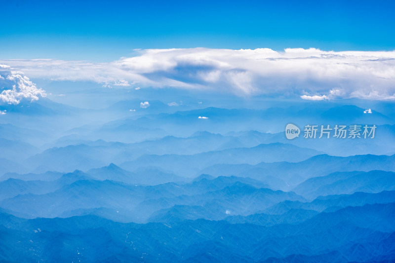 飞机上拍摄的甘南藏族自治州舟曲县的群山