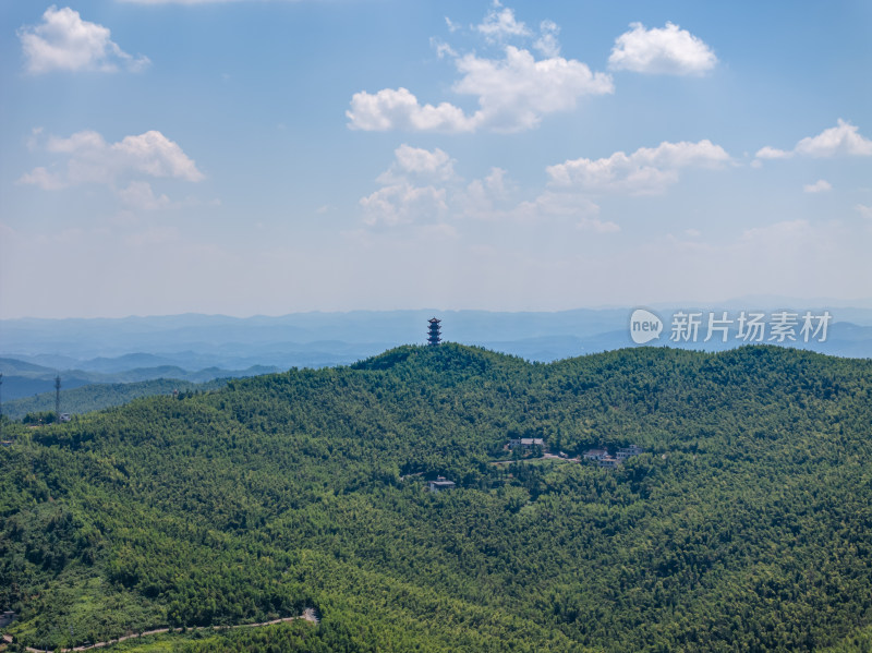 蓝天白云下航拍蔡伦竹海、层峦叠嶂的远山