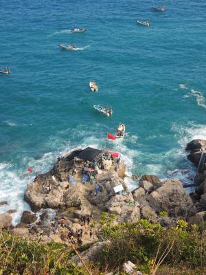 海岸线渔船