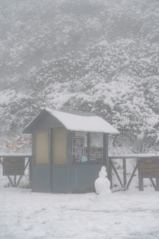 云南大理苍山洗马潭雪景