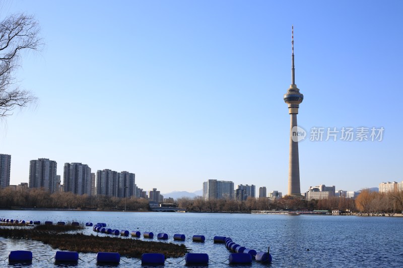 北京玉渊潭电视塔湖畔风景