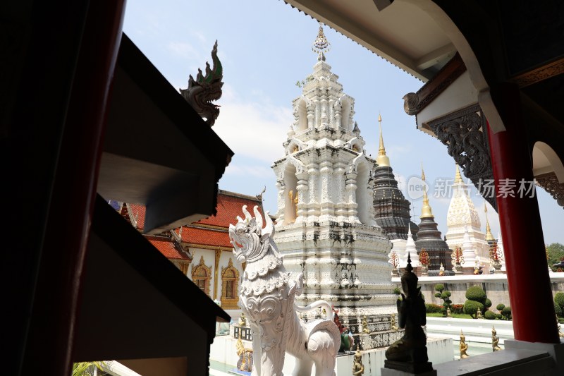 泰国清迈蓝庙的连廊