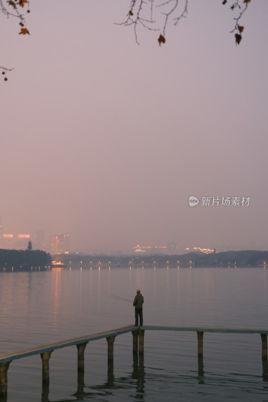 武汉大学 凌波门 东湖