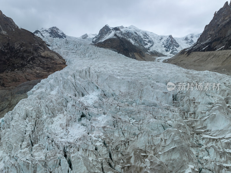 西藏那曲地区布加雪山冰川冰湖高空航拍