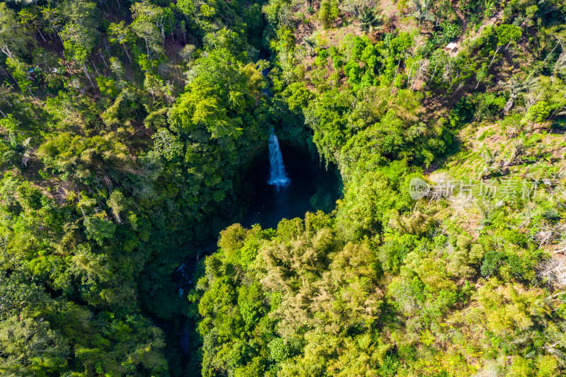 印尼巴厘岛热带雨林瀑布航拍