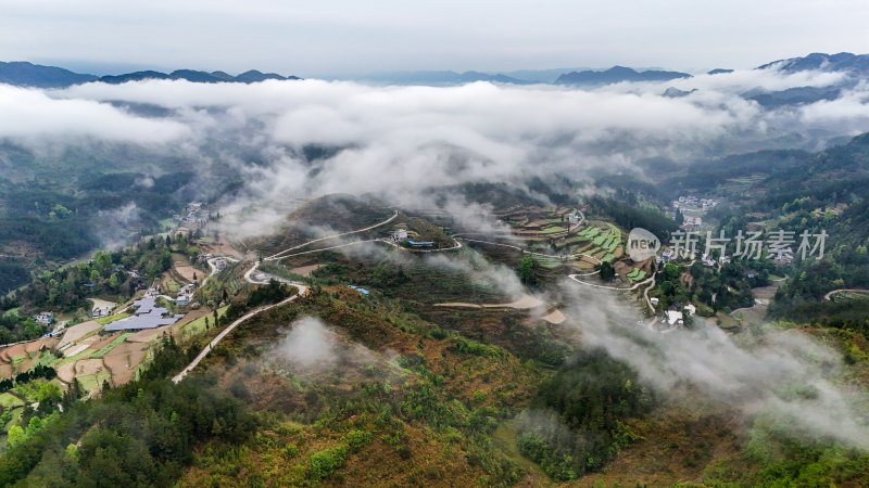 重庆酉阳：青山雾漫别样美