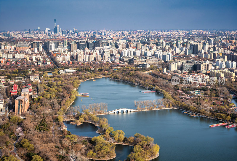 北京玉渊潭公园CBD建筑群城市风光