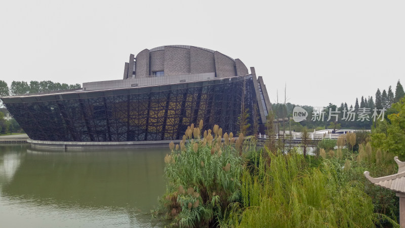 水边现代风格建筑景观