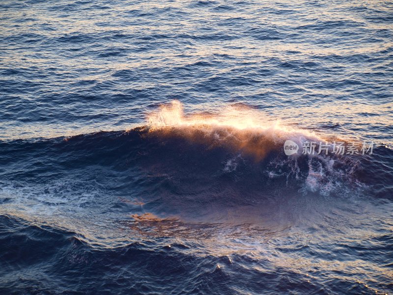 大海浪花巨浪浪潮汹涌海浪波涛汹涌