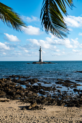 椰风灯塔海滩