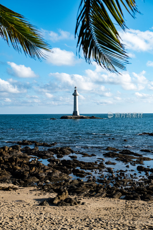 椰风灯塔海滩