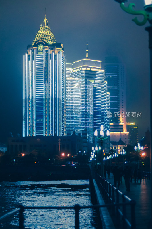 青岛栈桥城市夜景竖图壁纸