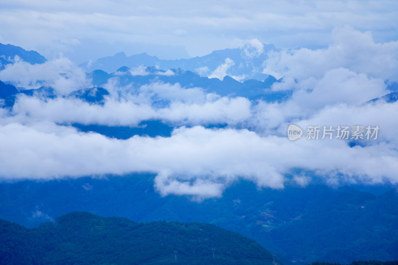 云海山峦