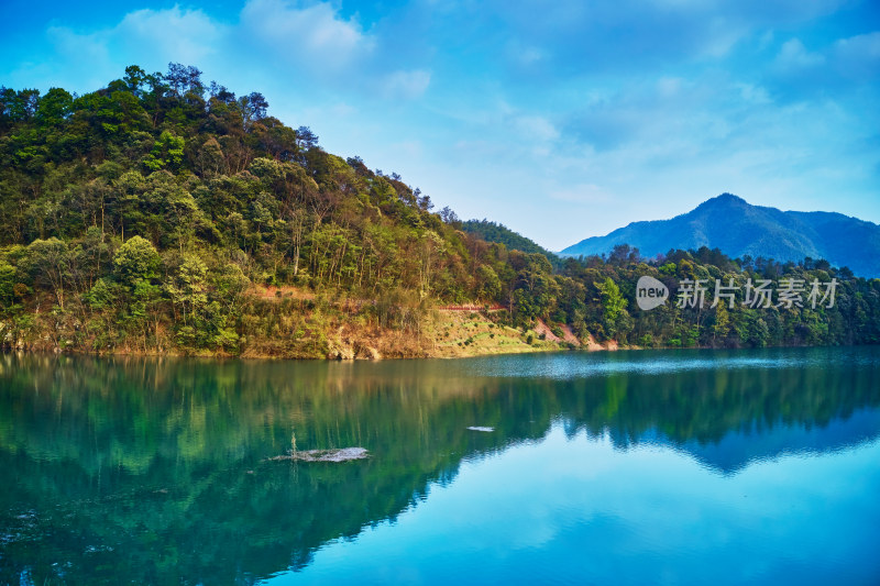 宁静的湖泊