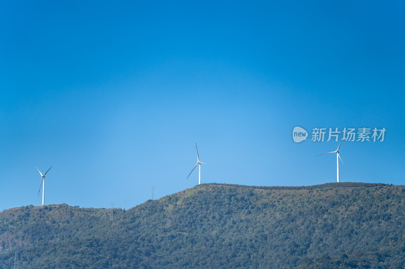 高山上的风力发电机