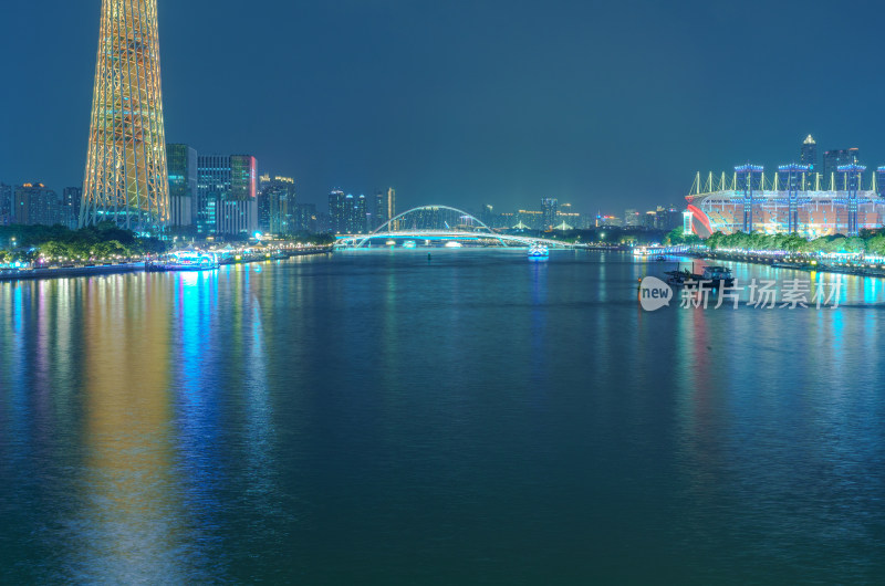 广州塔与珠江新城CBD滨江高楼夜景灯光