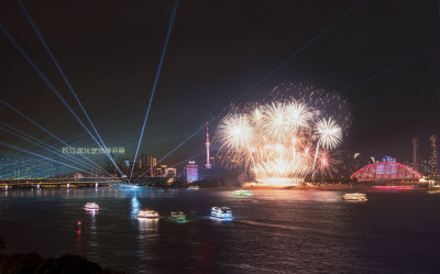 武汉长江文化节江面夜景烟花秀璀璨景象