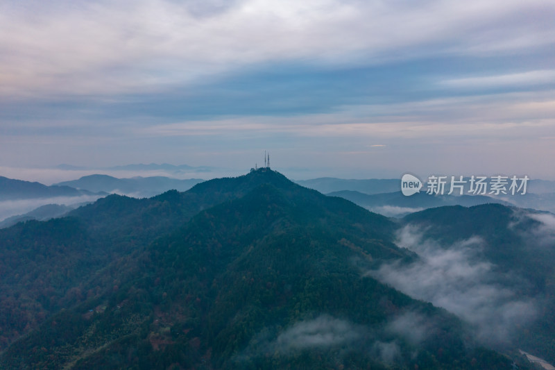 清晨山川云雾缭绕日出航拍摄影图