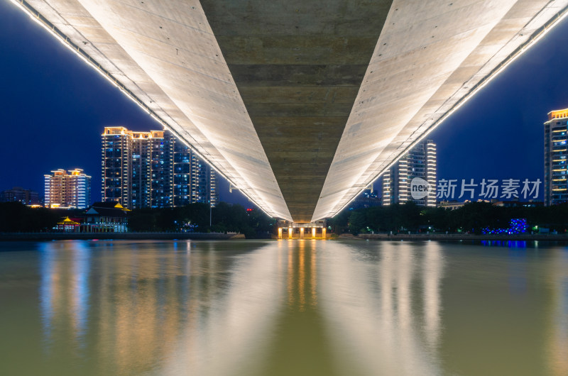 福建福州市的三县洲大桥桥下夜景