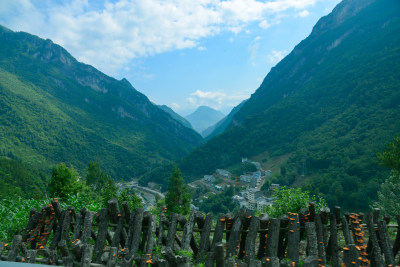 山间村落自然风光