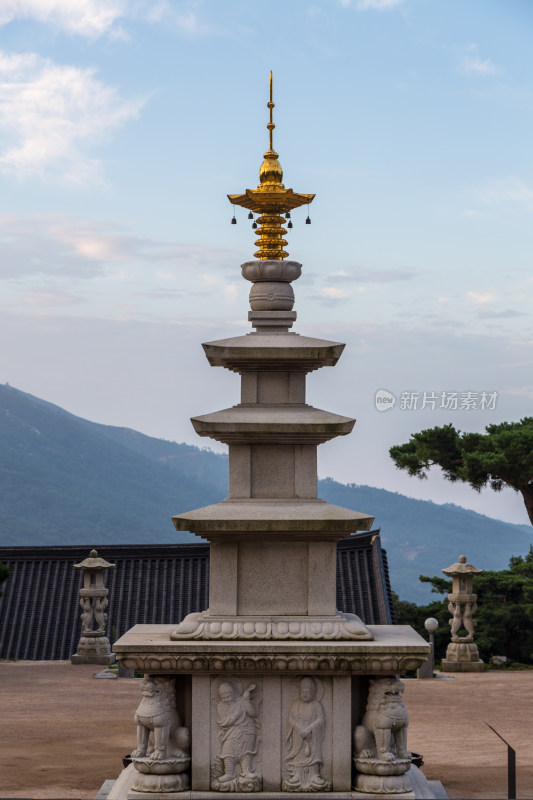 韩国寺院的白塔